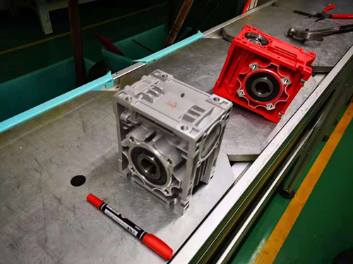 斜齒輪減速機(jī)，減速機(jī)定制