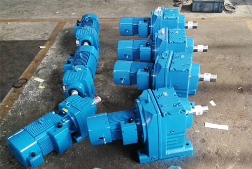 r系列斜齒輪減速機 行業(yè)減速機定制