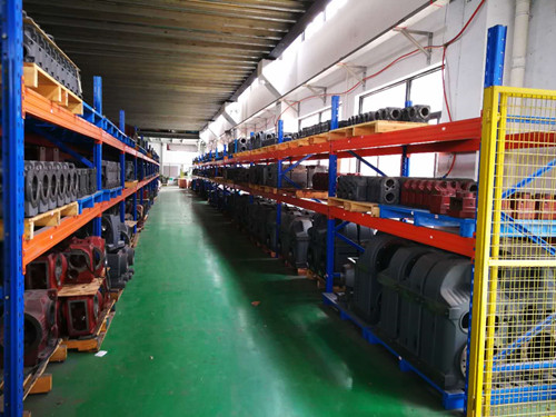 減速機(jī)生產(chǎn)廠家車(chē)間 減速機(jī)箱體庫(kù)存