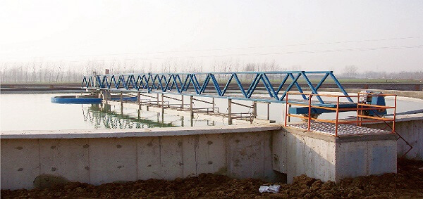 擺線針輪減速機(jī)用于刮泥機(jī)中心傳動(dòng) (1).jpg 擺線針輪減速機(jī)用于刮泥機(jī)中心傳動(dòng) (1).jpg