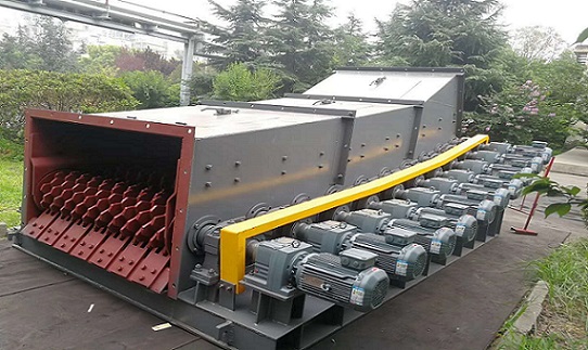 破碎機(jī)專(zhuān)用R系列斜齒輪減速機(jī).jpg