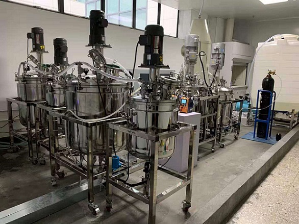 小金剛減速電機應(yīng)用在實驗室反應(yīng)釜攪拌設(shè)備