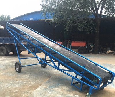 小型爬坡式運(yùn)輸機(jī).jpg