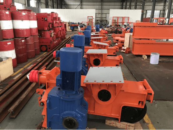門吊大車行走機構(gòu)上應用K系列螺旋錐齒輪減速機 .jpg
