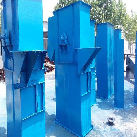 斗式提升機(jī)上使用小型齒輪減速電機(jī).jpg 斗式提升機(jī)上使用小型齒輪減速電機(jī).jpg