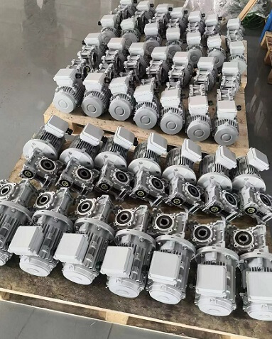 一批邁傳RV蝸輪蝸桿減速機(jī)發(fā)貨威海.jpg