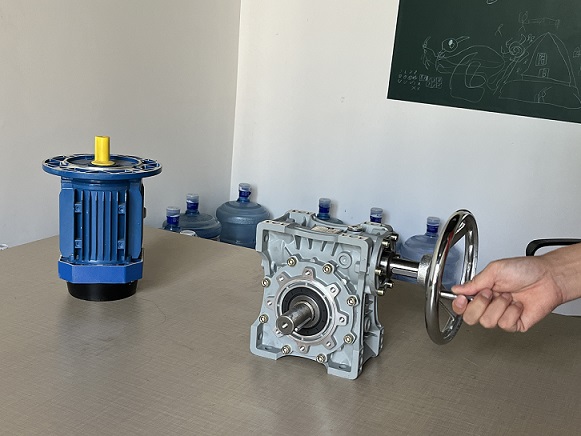 手搖蝸輪蝸桿減速機(jī)怎么用？有哪些優(yōu)勢？ (3).jpg