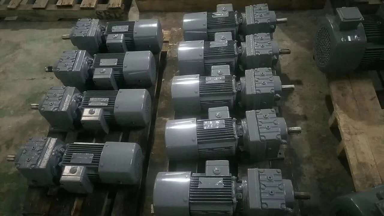 邁傳R系列減速機(jī)、斜齒輪減速機(jī)實(shí)拍.jpg
