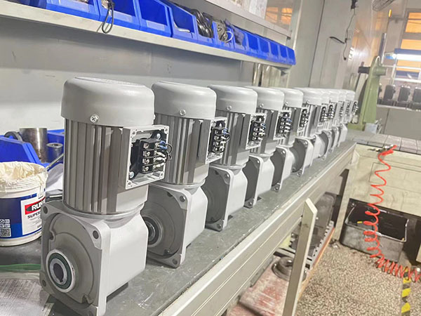 士元直角減速機，直角中空減速機，小型直交軸齒輪減速機，生產(chǎn)廠家，減速馬達2.jpg
