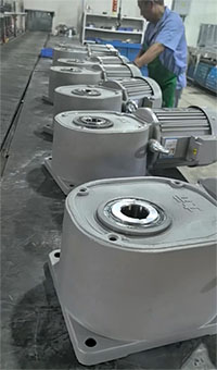 士元直角減速機(jī)，直角中空減速機(jī)，小型直交軸齒輪減速機(jī)，生產(chǎn)廠家，減速馬達(dá)，直交軸準(zhǔn)雙曲面減速馬達(dá).jpg